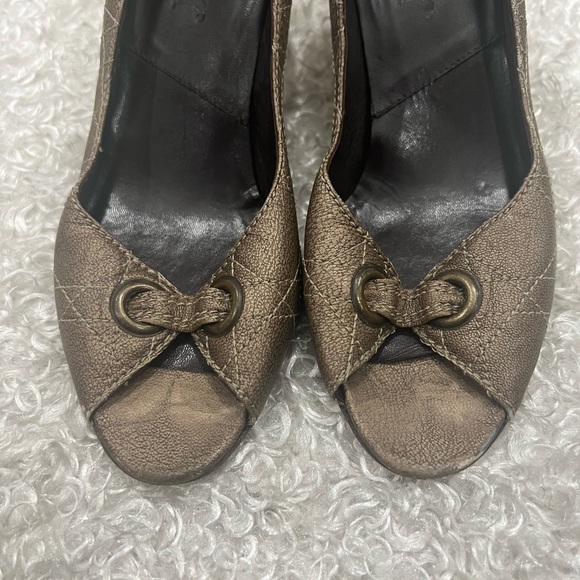 Dior Metallic Cannage Pattern D Charm Peep Toe Heels Pumps Shoes - Picture 2 of 9